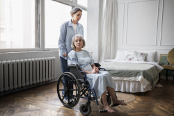 Минтруда отменило одну надбавку, но подняло три другие для работников сферы соцобслуживания