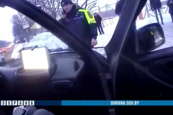 В Бобруйске охрановцы стали свидетелями ДТП и первыми пришли на помощь пострадавшей от наезда девушке