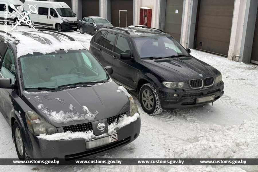 Техпаспорта делали в России и высылали по почте: белорус организовал схему беспошлинного ввоза из Литвы легковых автомобилей