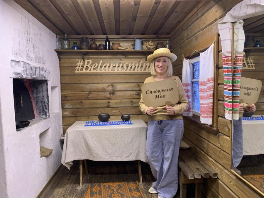 2025 г. Минск. Наталья Ходакова в музее миниатюр «Страна мини»  