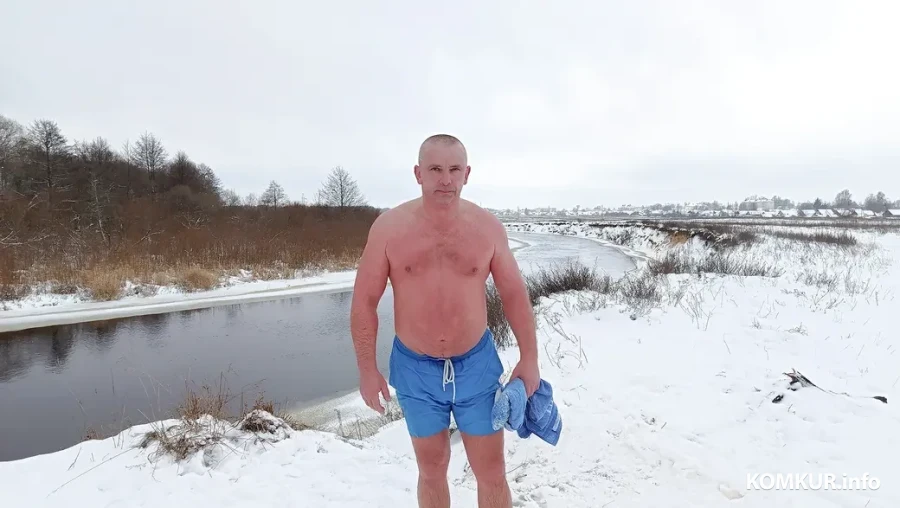 2.01.2026 г. Юрий Алёхна во время зимнего плавания на реке Птичь возле Глуска.