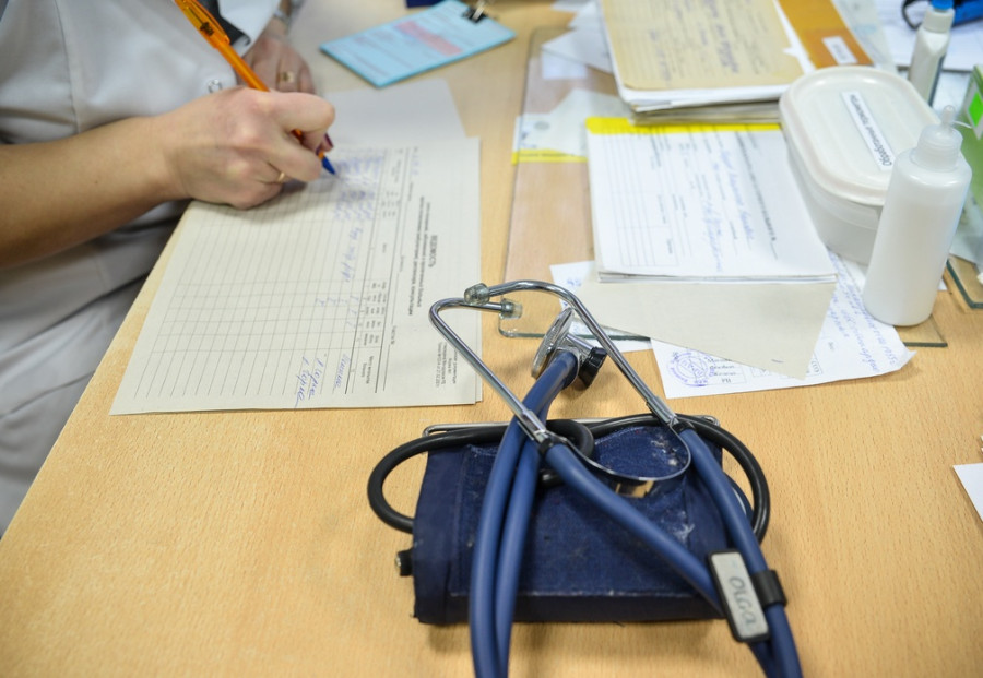 Как рассчитывается больничный при работе по совместительству? Разъясняем