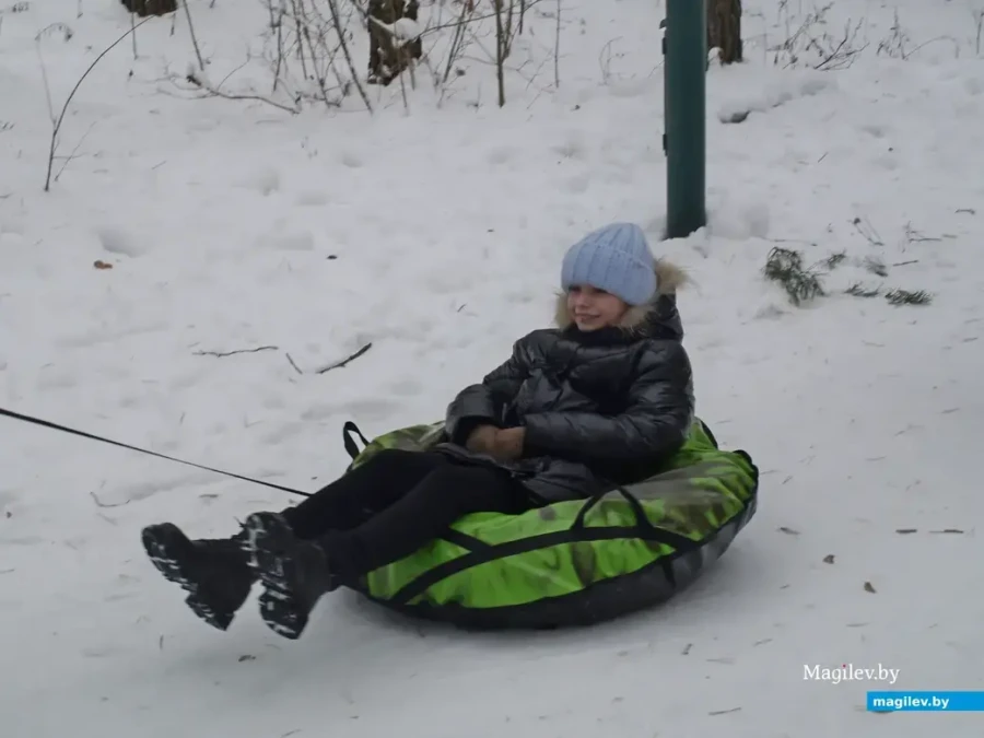 О правилах безопасности при катании на санках и «ватрушках» напомнили в Минздраве