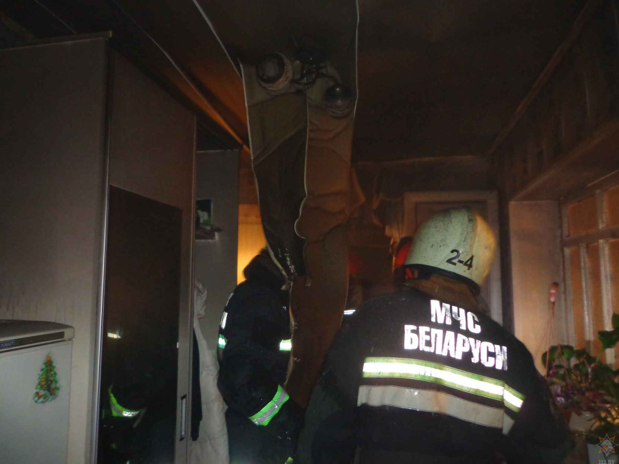 31 декабря рано утром в Бобруйске горел дом: спасены два человека (видео)