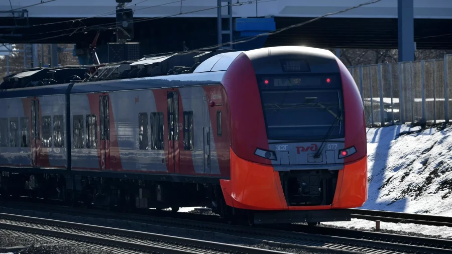 Поезд Москва-Минск столкнулся с автомобилем в Смоленской области: пассажиры не пострадали