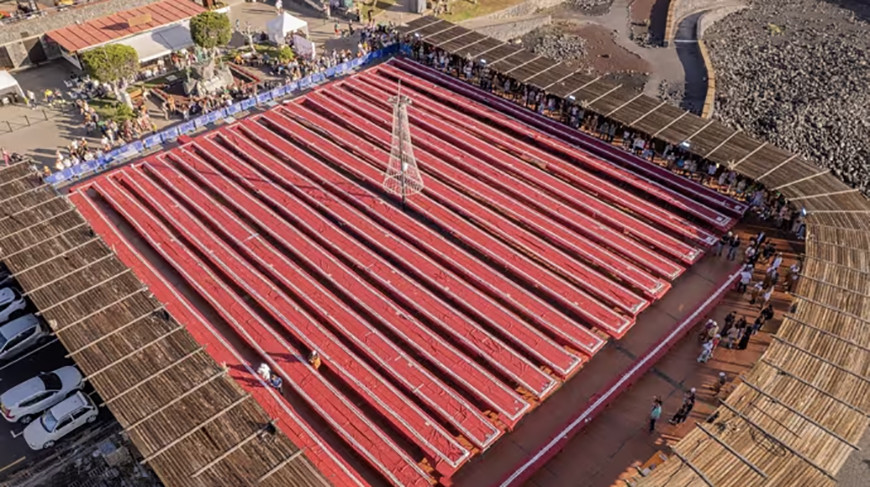 В Испании установили рекорд Гиннесса по созданию самого длинного рождественского десерта в мире 