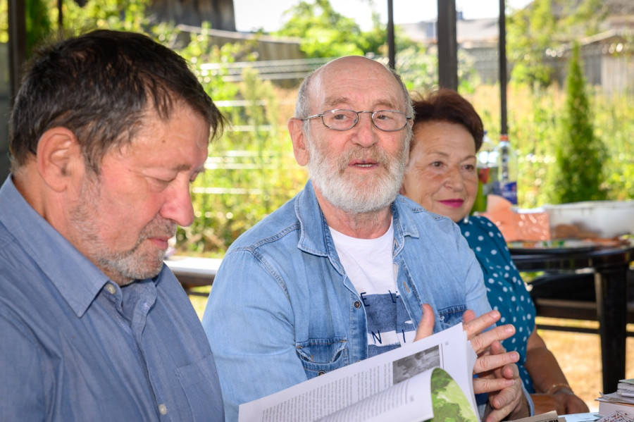 16.09.2024. Еврейский дворик, ул. Чонгарская. Журналист и писатель Наум Сандомирский презентует свои произведения еврейской общине города Бобруйска.