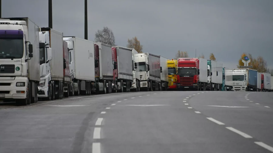 Более 1,8 тысяч фур стоит на границе Беларуси с ЕС:данные Погранкомитета