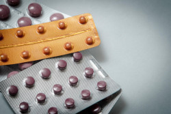 Какие популярные лекарства на границе придется декларировать: рассказали в ГТК