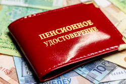 Когда у белорусов могут удержать часть пенсии: пояснили эксперты