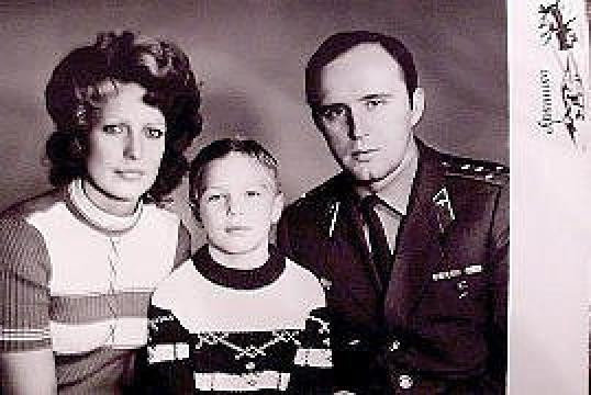  Семья Бодюл с первым сыном в Тикси