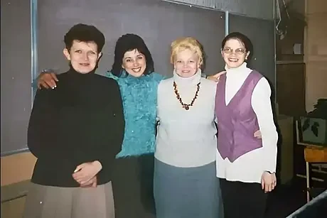 Нина Стародубцева (вторая справа) с коллегами по 26-й школе. 