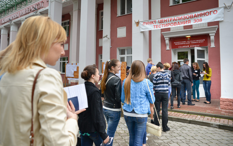 В КГК открыты телефоны «горячей» линии по вопросам вступительной кампании 2026 года