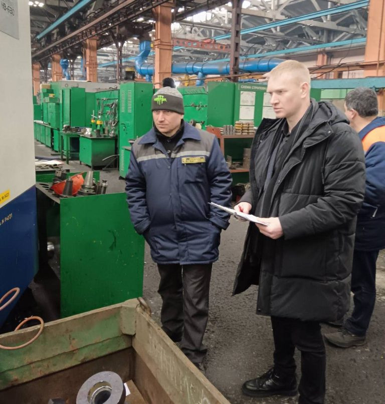 Сотрудники «Бобруйскагромаш» сообщили о холоде в цехах. На предприятие приехала проверка