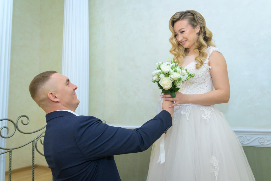 5 декабря 2025 года. Отдел ЗАГС Бобруйского горисполкома. Свадебная пара. Яна и Евгений.