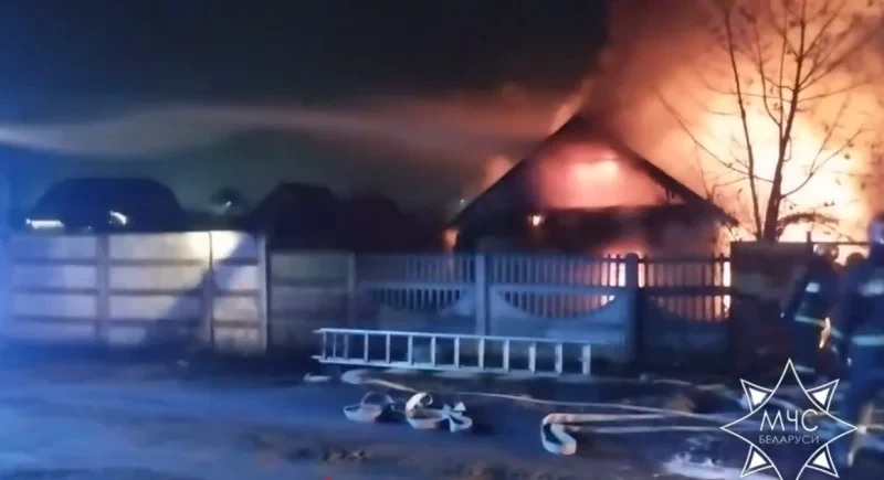 В Бобруйске прохожий спас мужчину из горящего дома