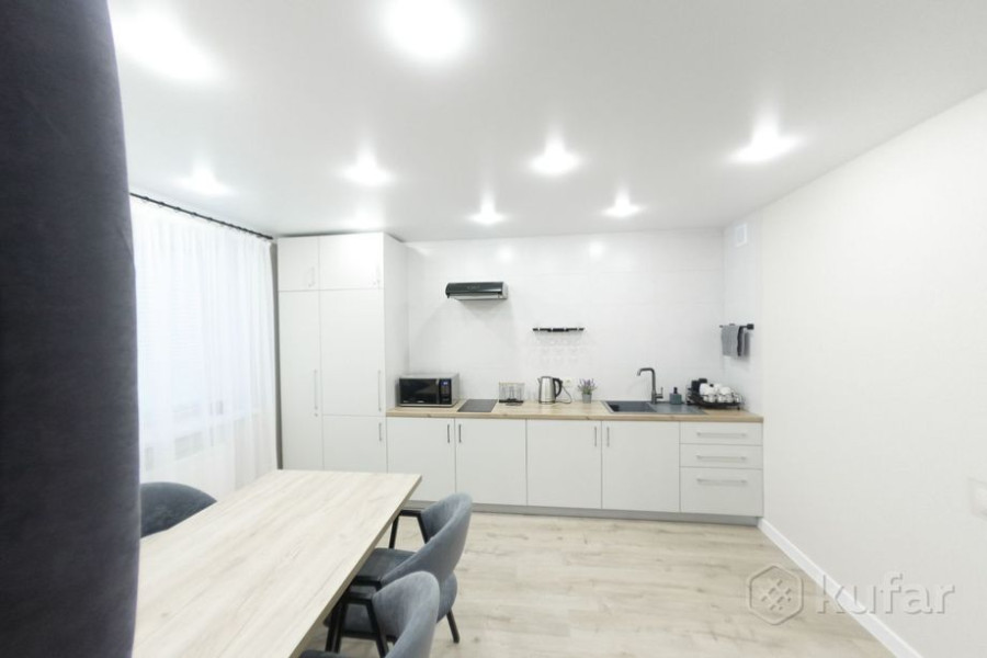 Фото из объвлений о продаже квартир.