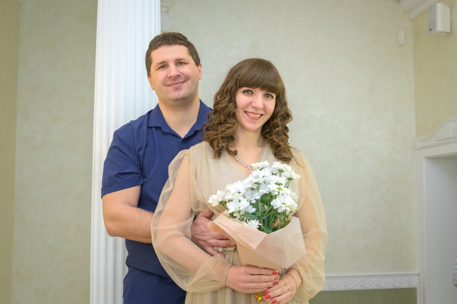 Она сказала «Да» и он сделал план ювелирному магазину. Молодожены недели 