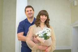 Она сказала «Да», и он сделал план ювелирному магазину. Молодожены недели 