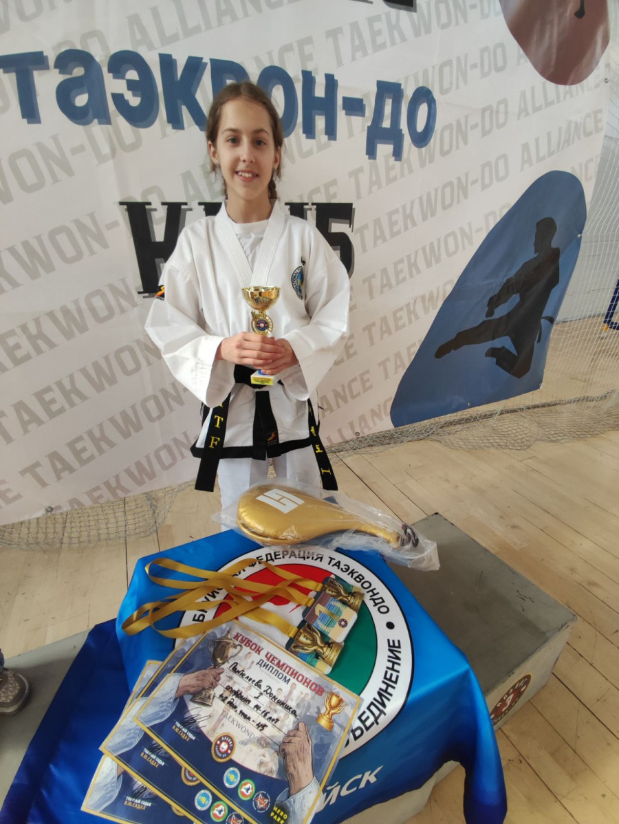 Бобруйчанка Доминика Пантелеева стала абсолютной чемпионкой на турнире по таэквондо .