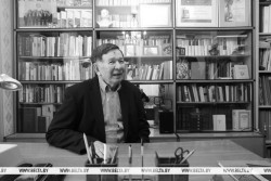 Умер народный поэт Владимир Каризна, соавтор гимна Беларуси 