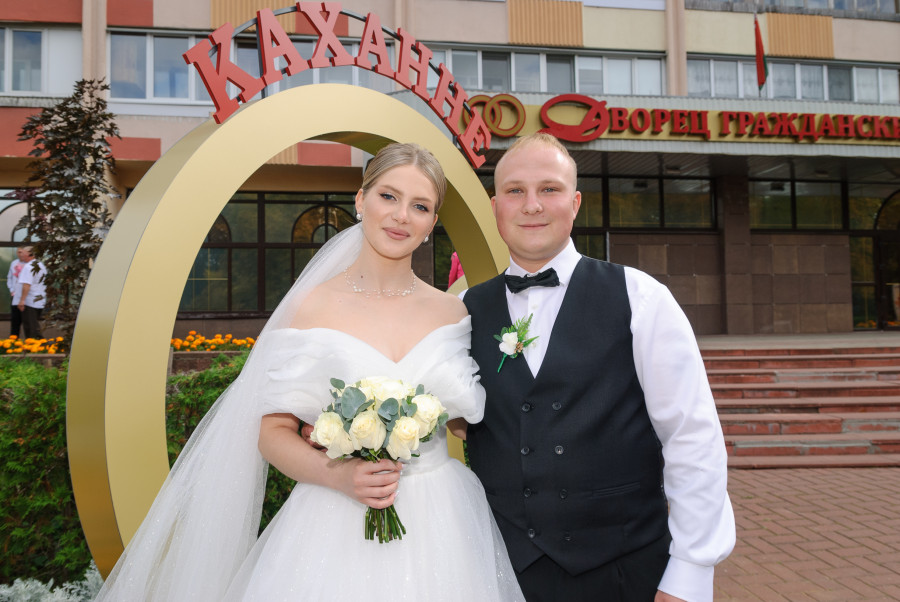 «Да вы посмотрите на нее, в ней все безупречно!» Молодожены недели