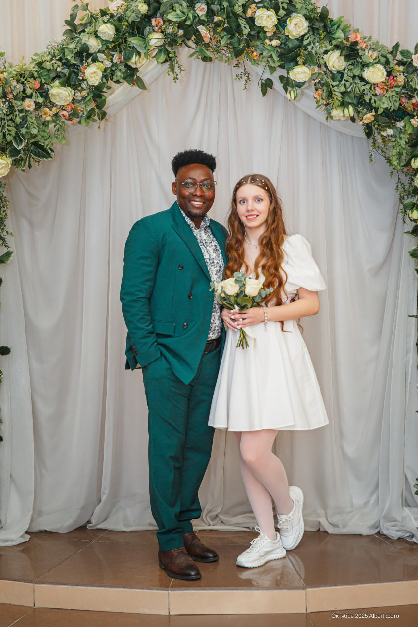 15 октября поженились 19-летняя Виктория Левченко и 34-летний Калулу Симау Албину.