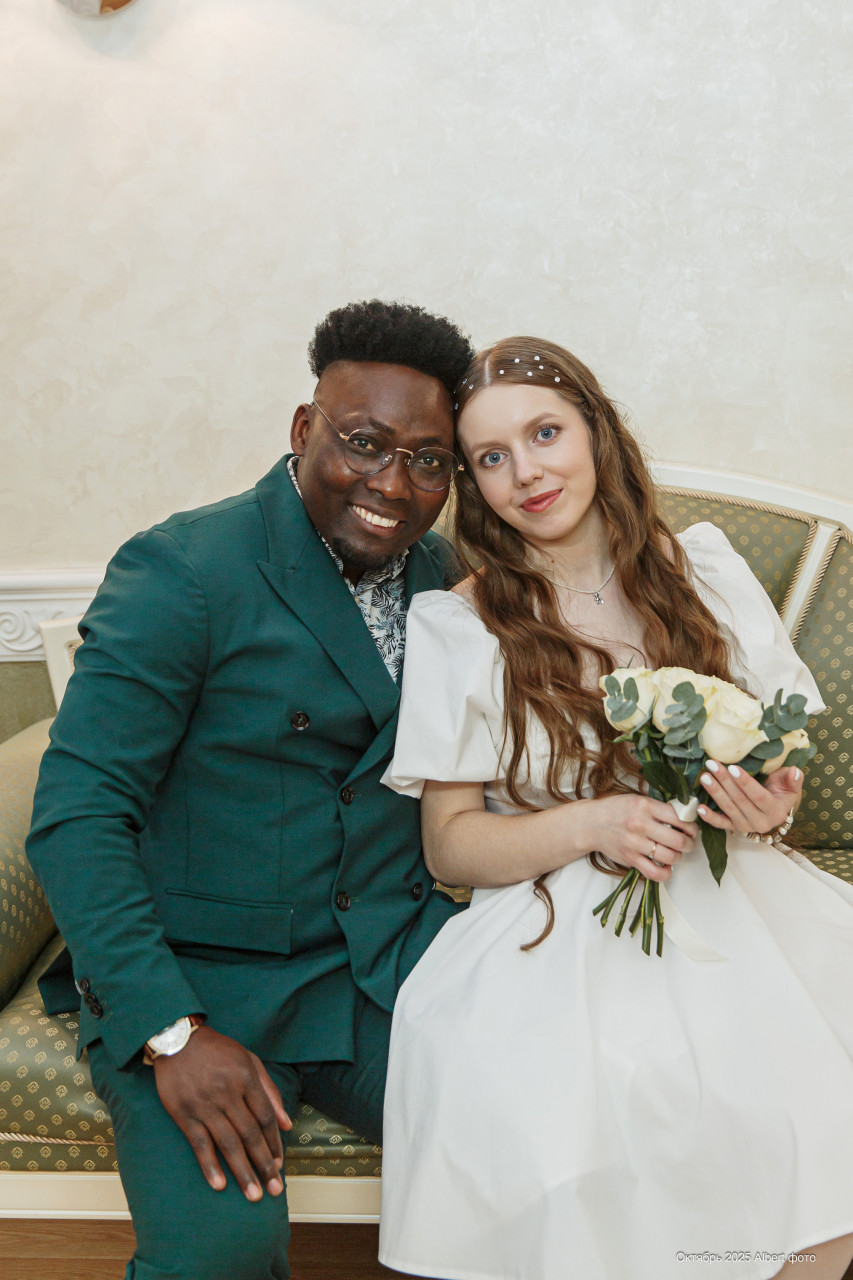 15 октября поженились 19-летняя Виктория Левченко и 34-летний Калулу Симау Албину..