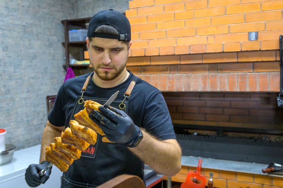 Кухня на углях и вкусный кофе. В Бобруйске открылось кафе, где можно насладиться армяно-грузинской кухней