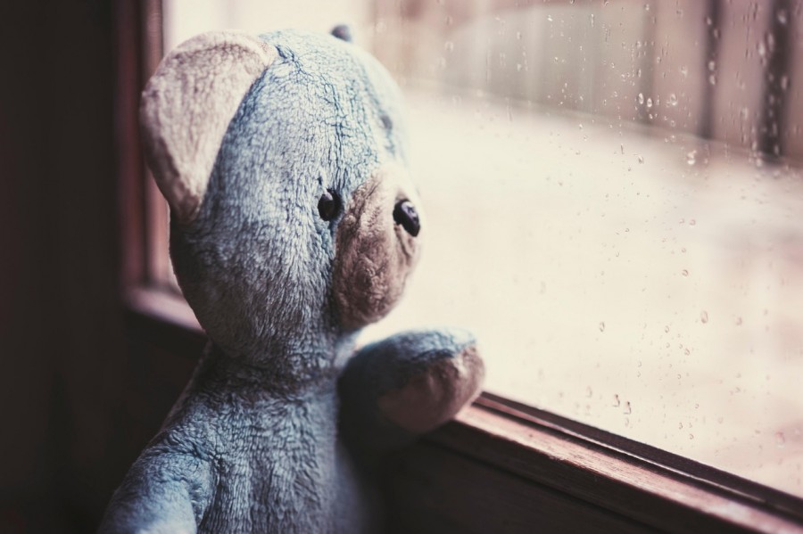 В Минской области двое детей выпали из окон: оба находятся в тяжелом состоянии