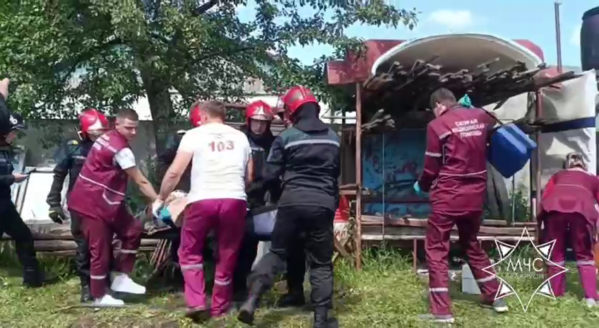 В Бобруйске нога пенсионера застряла в мотокультиваторе, на помощь пришли спасатели