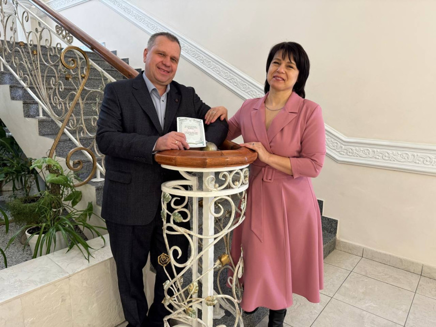 «Надел кольцо на палец и сказал — больше не снимать». Свадебная пара недели