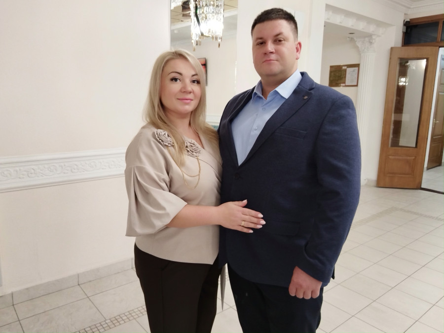 «Повернул не направо, а налево – и повез в ЗАГС». Свадебная пара недели