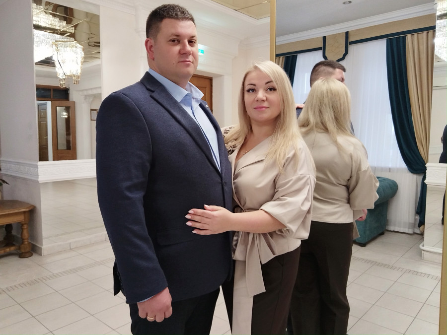 «Повернул не направо, а налево – и повез в ЗАГС». Свадебная пара недели