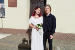 Она любит черное, но ради него в ЗАГС пришла в белом платье. Свадебная пара недели в Могилеве