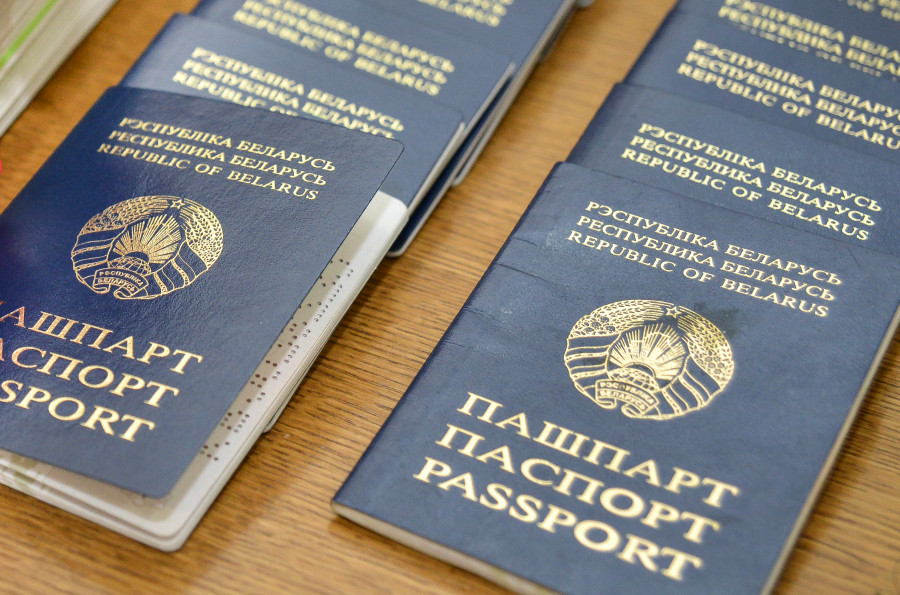 Для получения паспорта белорусам до 27 лет понадобится справка из военкомата
