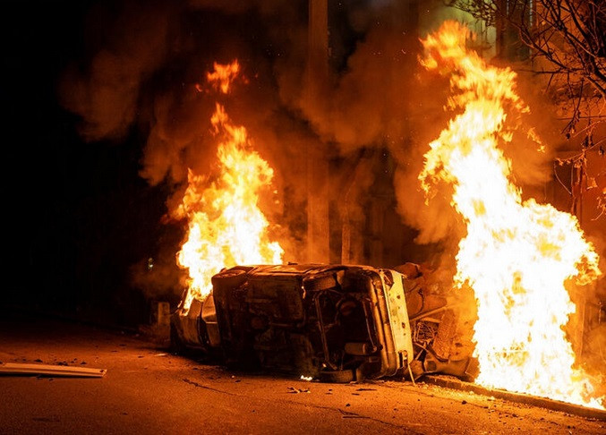 Массовые беспорядки в Иране переросли в вооруженные столкновения, есть погибшие