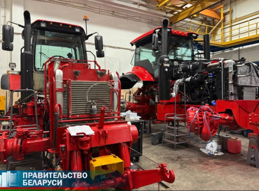 Визит премьер-министра Беларуси Александра Турчина на завод МТЗ. Фото: Правительство Беларуси.