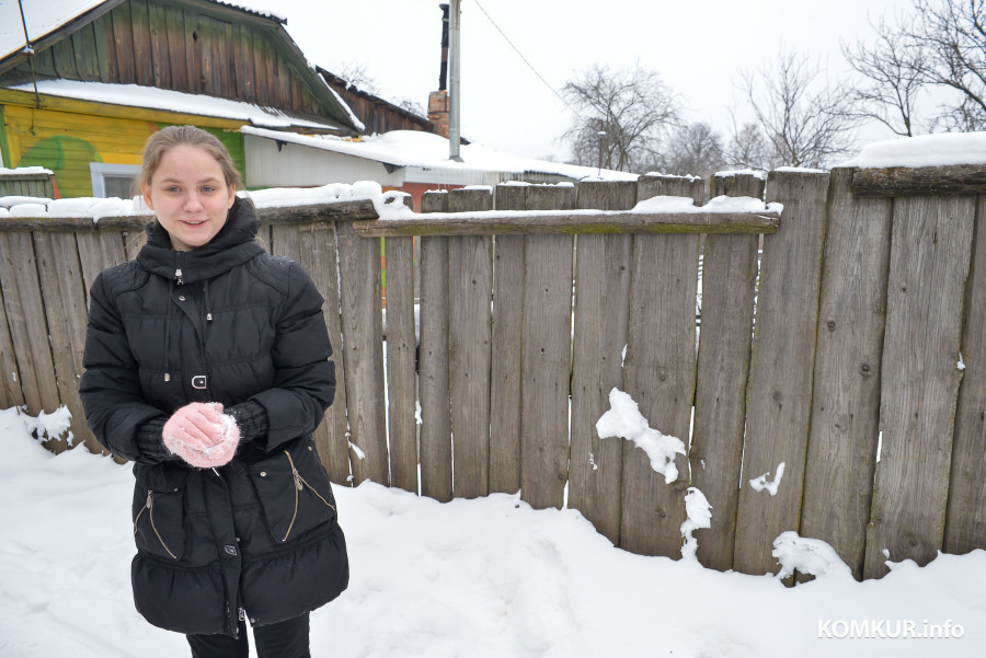 10.01.2017, Бобруйск. Красный Крест дарит подарки Дому семейного типа Сенцовых. Валерия Орешко, 15 лет.