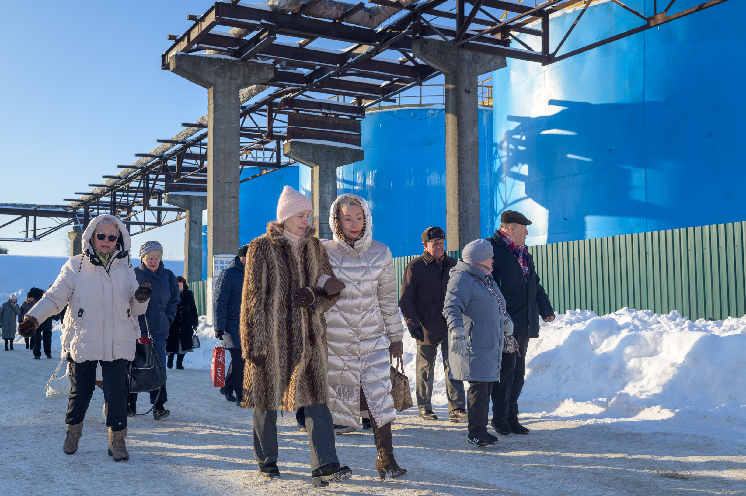 15.01.2026. Ул. Чехова, 54. Встреча участников делового клуба «Кiраўнiк» на Бобруйском заводе биотехнологий в рамках Республиканской новогодней акции для ветеранов и пожилых людей «От всей души».