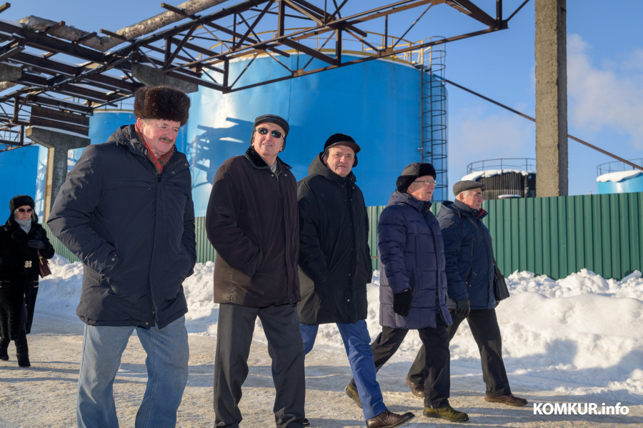 15.01.2026. Ул. Чехова, 54. Встреча участников делового клуба «Кiраўнiк» на Бобруйском заводе биотехнологий в рамках Республиканской новогодней акции для ветеранов и пожилых людей «От всей души».