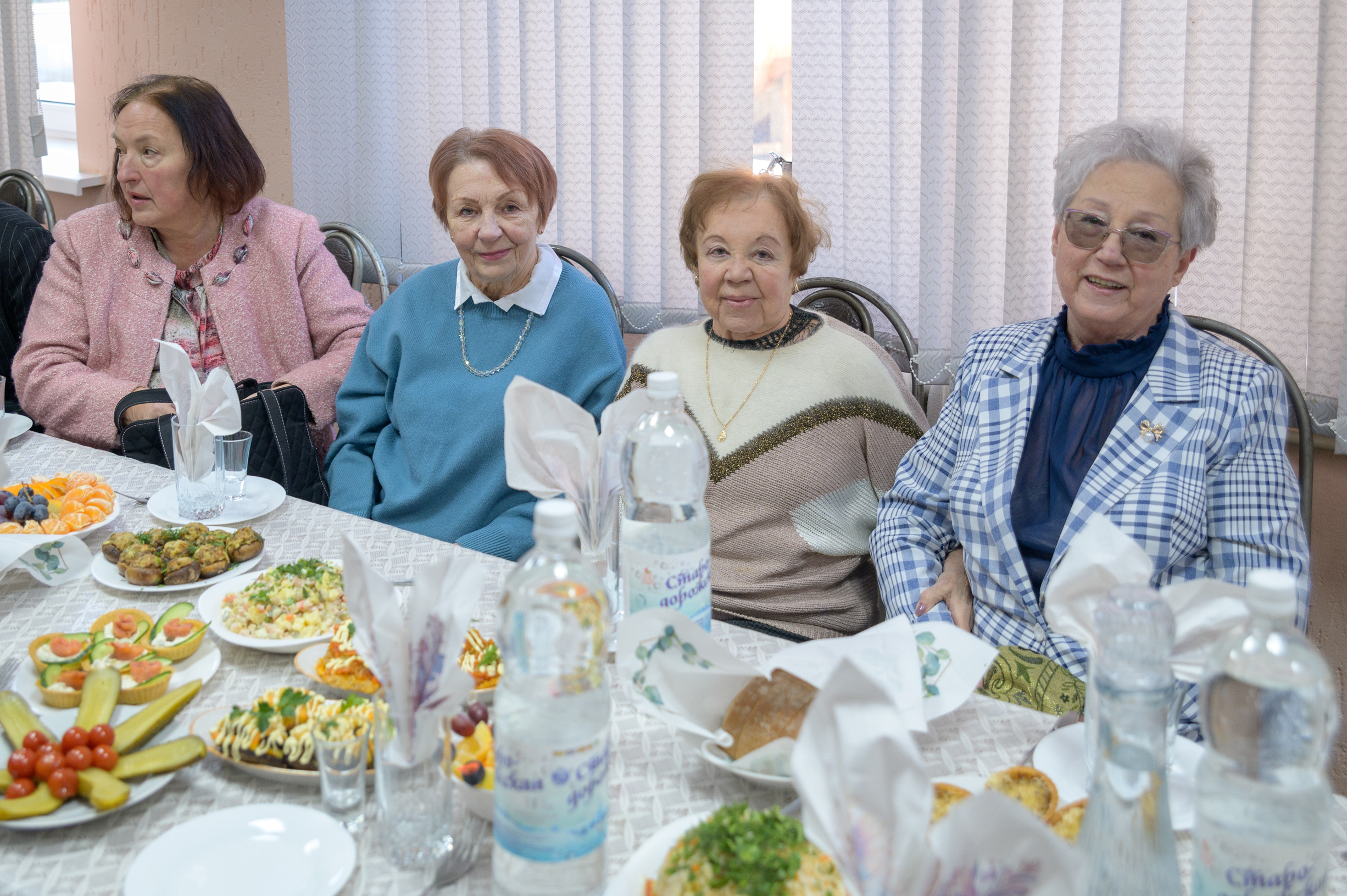 15.01.2026. Ул. Чехова, 54. Встреча участников делового клуба «Кiраўнiк» на Бобруйском заводе биотехнологий в рамках Республиканской новогодней акции для ветеранов и пожилых людей «От всей души».