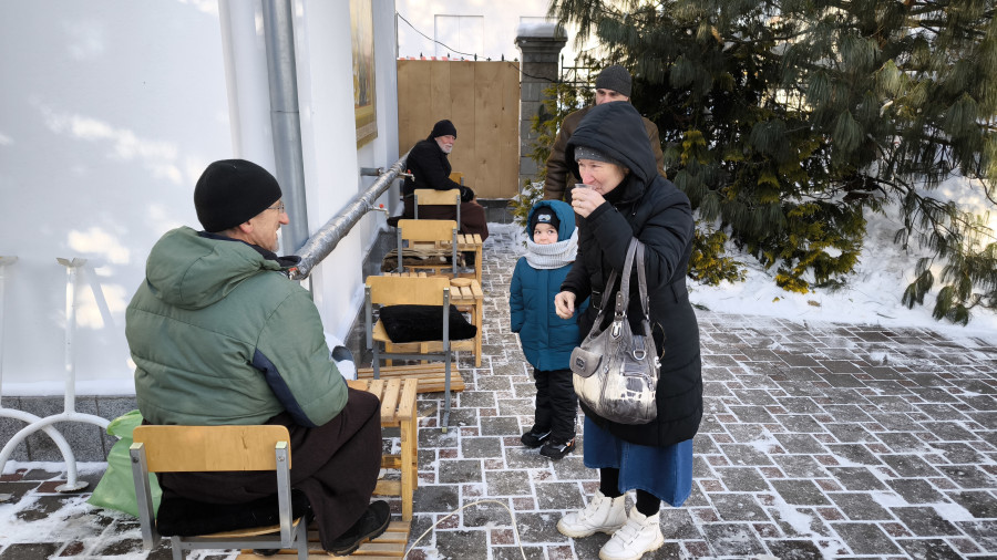 18.01.2026. Бобруйск. Раздача крещенской воды в Свято-Георгиевском храме