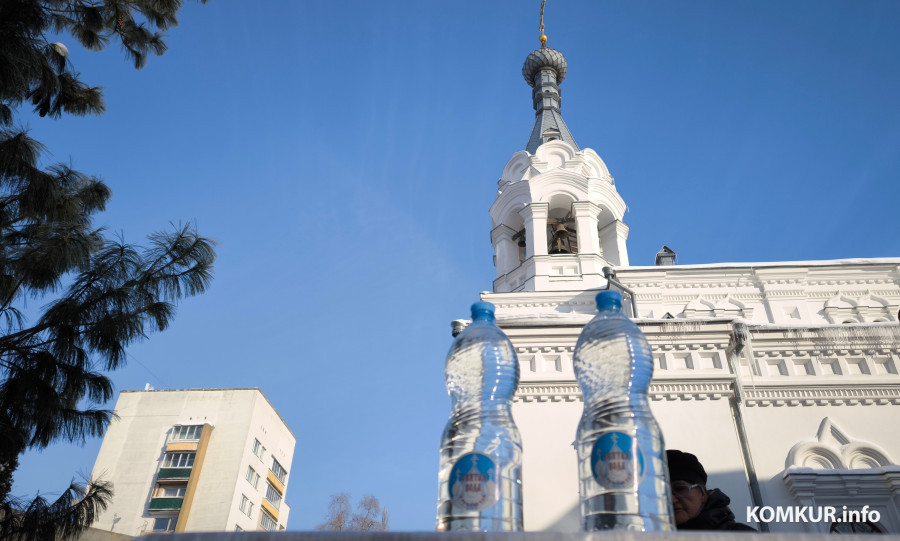 18.01.2026. Бобруйск. Раздача крещенской воды в Свято-Георгиевском храме