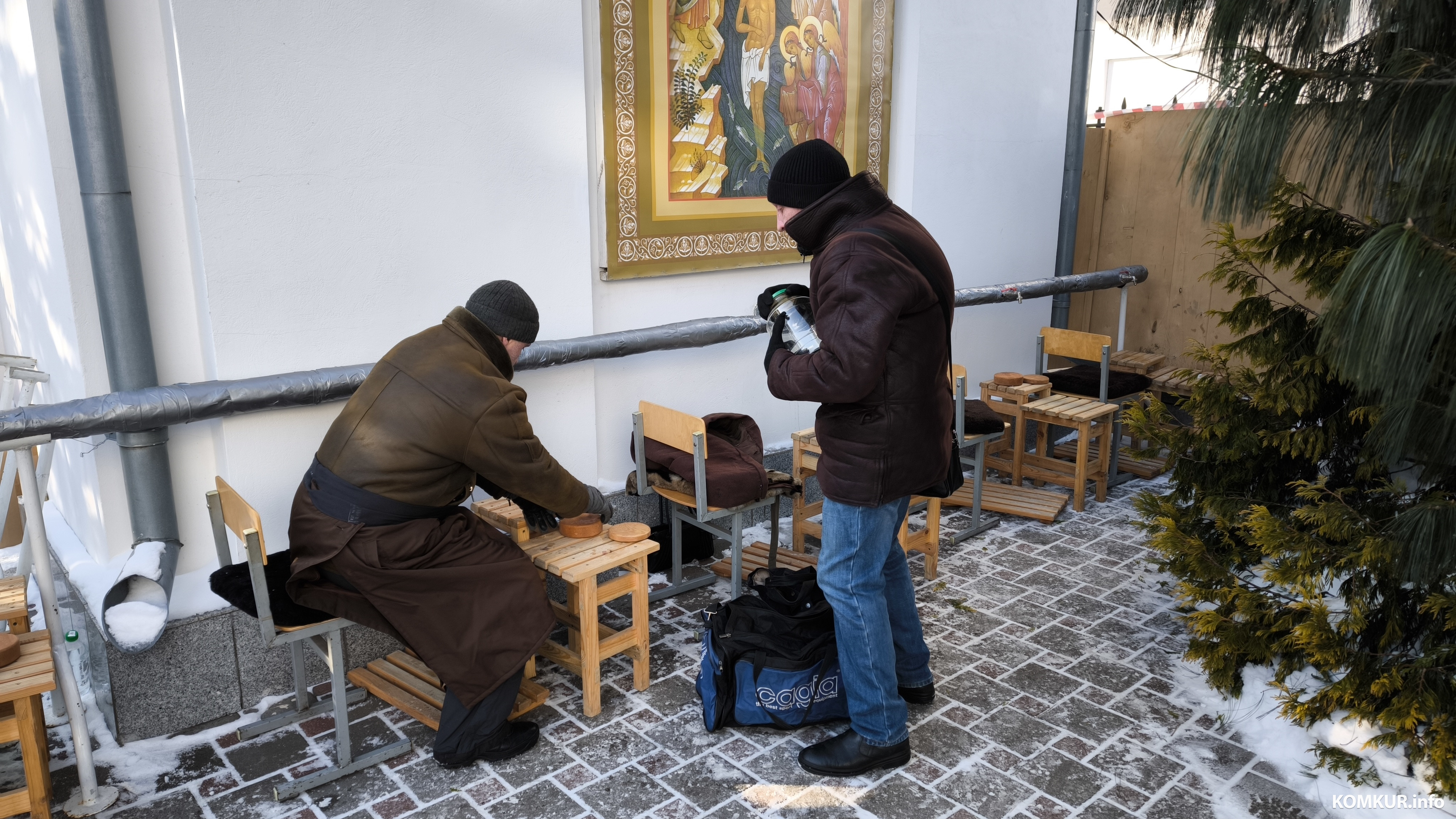 18.01.2026. Бобруйск. Раздача крещенской воды в Свято-Георгиевском храме