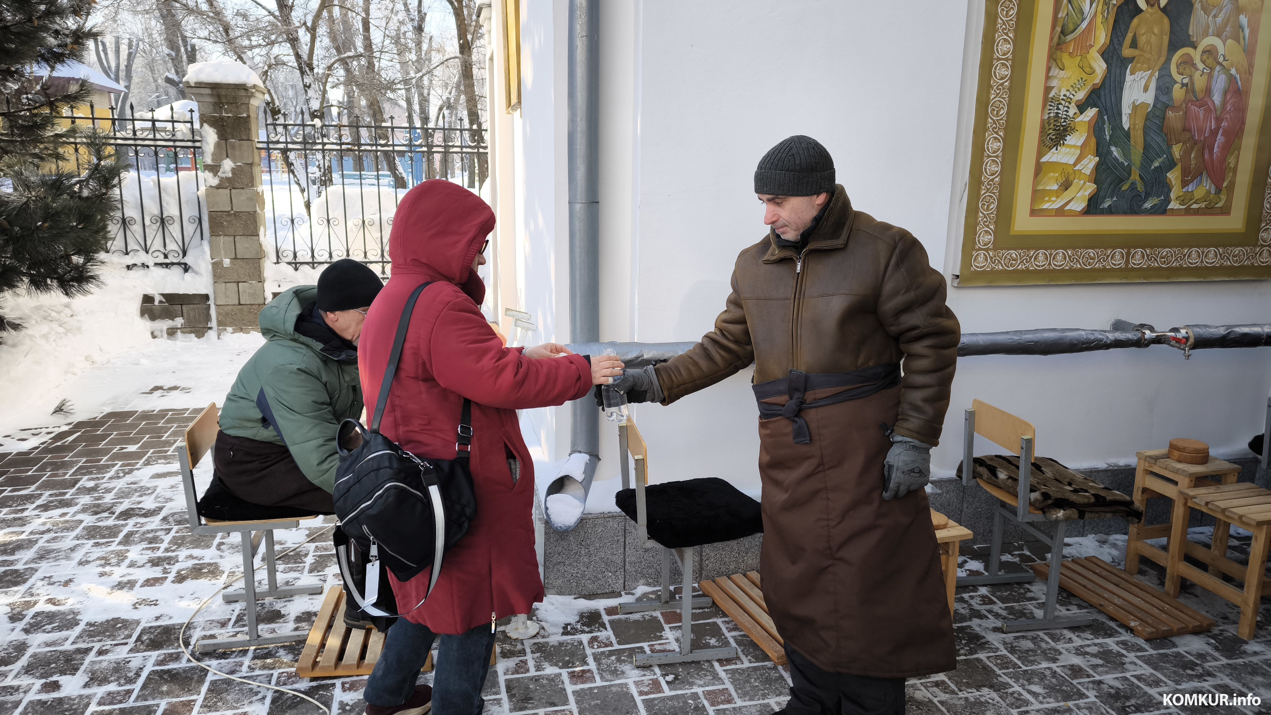 18.01.2026. Бобруйск. Раздача крещенской воды в Свято-Георгиевском храме