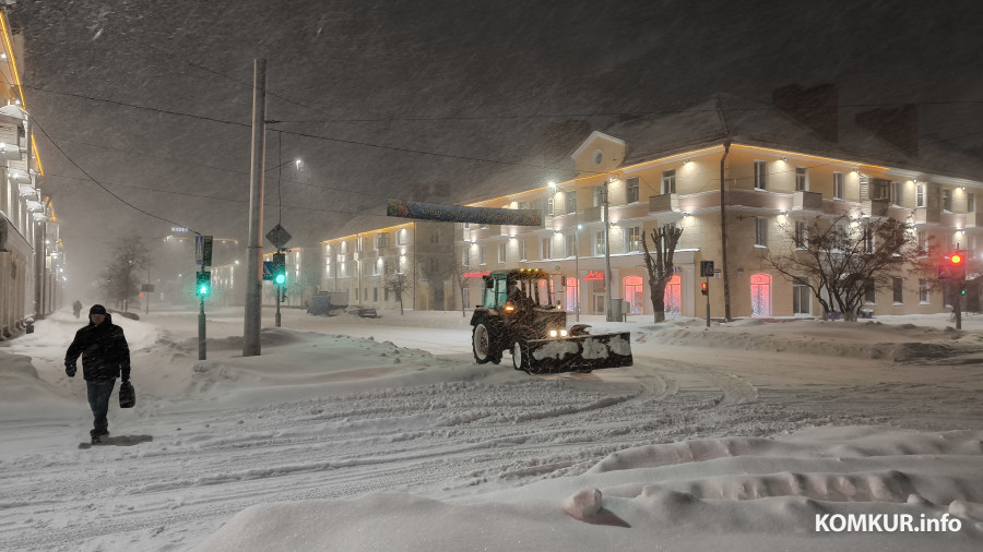 Бобруйск накрыл циклон: как люди спасались из снежного плена, а город – от непогоды