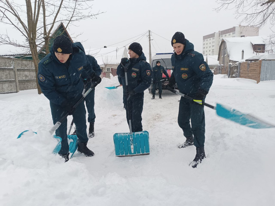 9.01.2026. Работники Бобруйского ГРО ЧС на ликвидации последствий непогоды