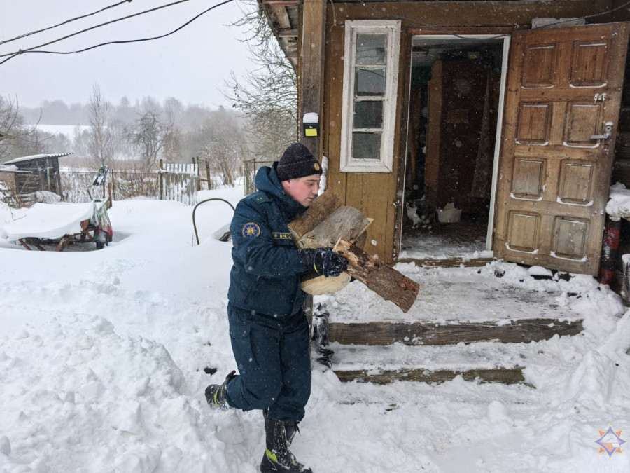 9.01.2026. Работники Бобруйского ГРО ЧС на ликвидации последствий непогоды