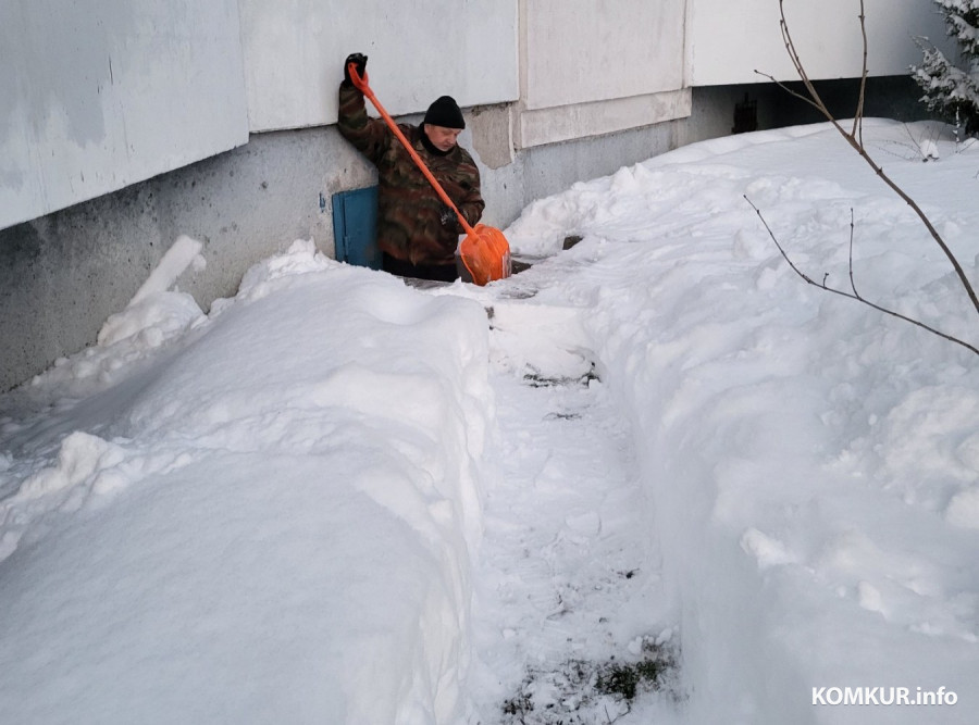 9.01.2026. Бобруйск. «Народная» уборка снега во дворах по Звездному проезду